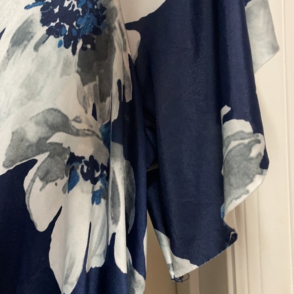 Venus Floral Blouse - Picture 7 of 15